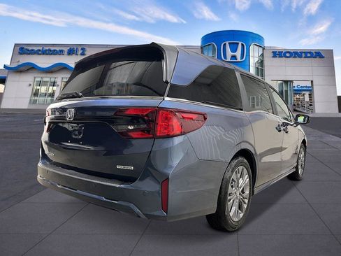 New 2026 Honda Odyssey Touring image 5