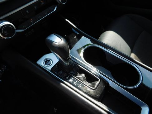 Used 2024 Nissan Altima 2.5 SV FWD image 19
