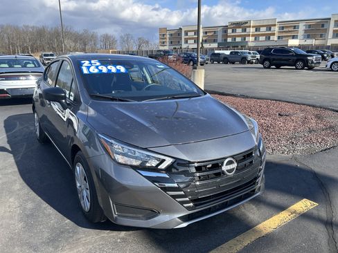 Used 2025 Nissan Versa S image 2