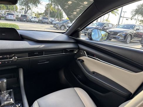 Used 2019 MAZDA MAZDA3 Hatchback w/ Preferred Package image 16