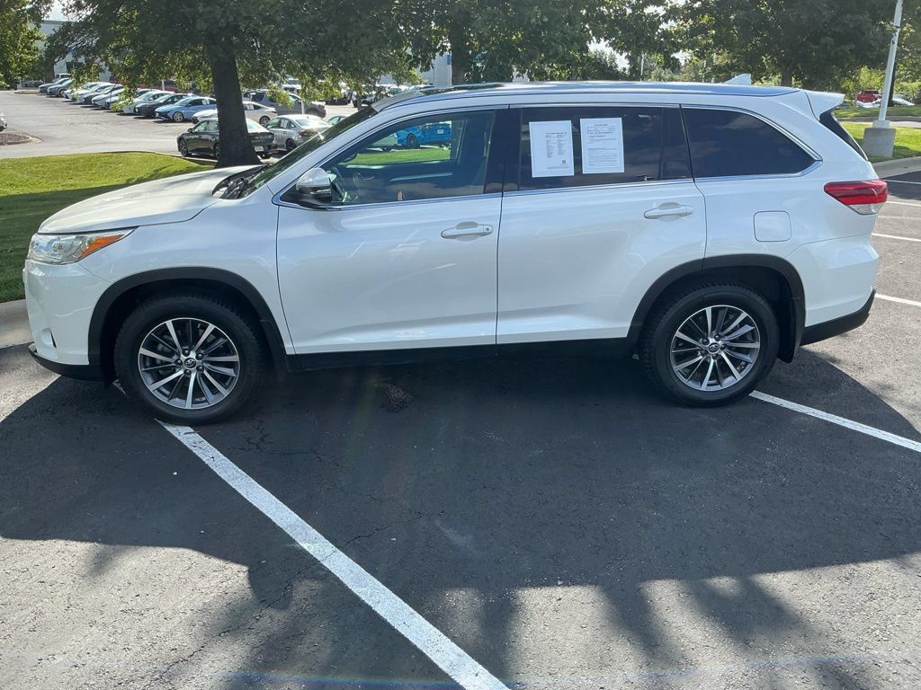 Used 2019 Toyota Highlander XLE AWD/4WD image 6
