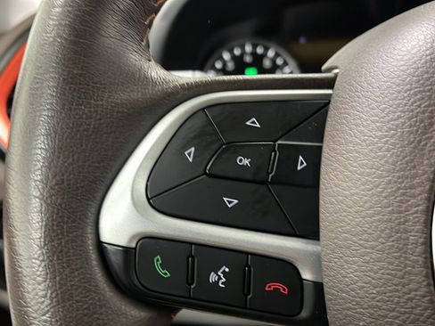 Used 2017 Jeep Renegade Limited AWD/4WD image 6
