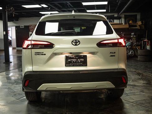 Used 2022 Toyota Corolla Cross XLE w/ Convenience Package AWD/4WD image 6