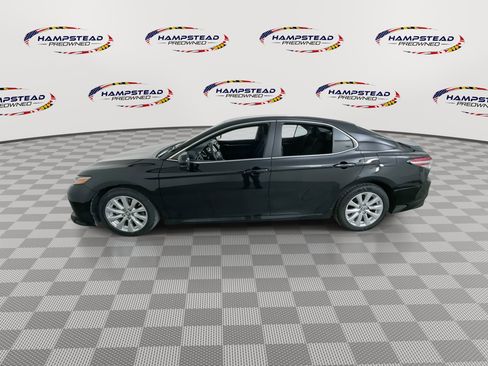 Used 2018 Toyota Camry LE image 5