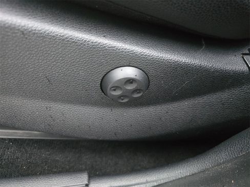 Used 2015 Mercedes-Benz GLK 350 4MATIC image 26