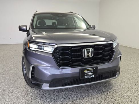 Used 2025 Honda Pilot Touring image 5