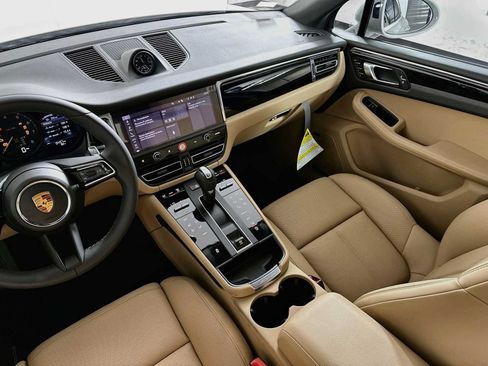 New 2026 Porsche Macan AWD/4WD image 25
