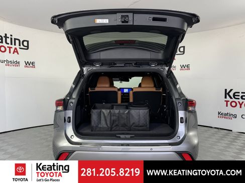 New 2026 Toyota Highlander Platinum image 11