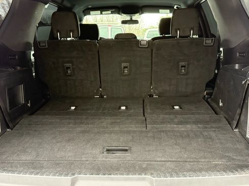 Used 2018 Ford Expedition XLT image 32