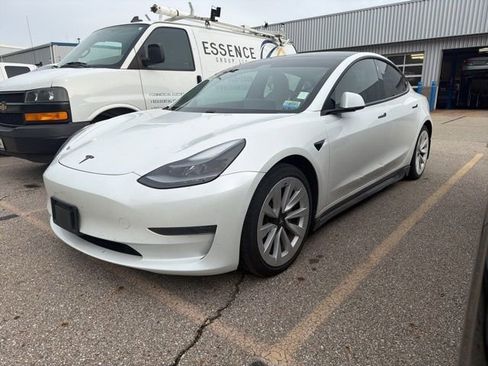 Used 2021 Tesla Model 3 Standard Range Plus RWD image 2