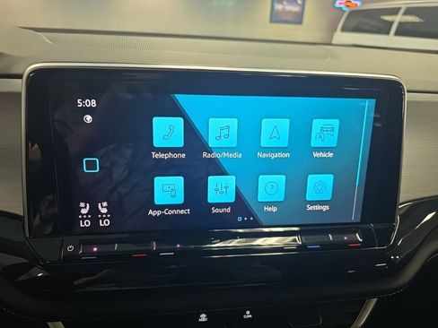 Used 2025 Volkswagen Atlas Cross Sport SE FWD image 21