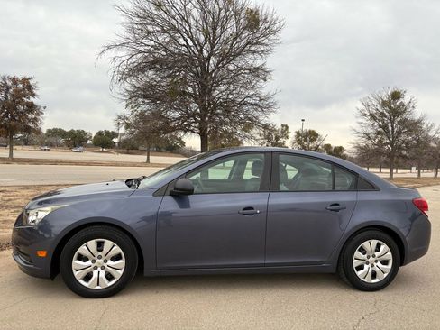 Used 2014 Chevrolet Cruze LS image 8