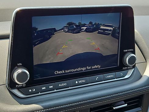 Used 2025 Nissan Rogue SV AWD/4WD image 16