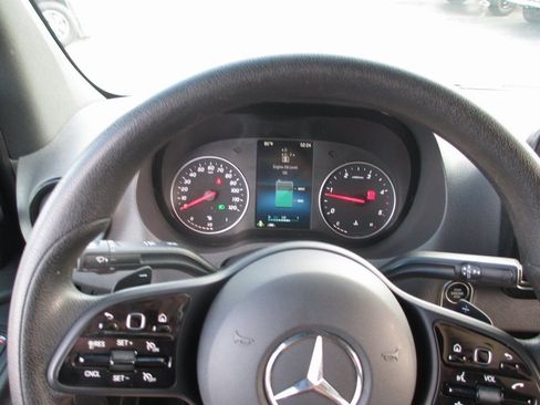 Used 2024 Mercedes-Benz Sprinter 2500 image 21