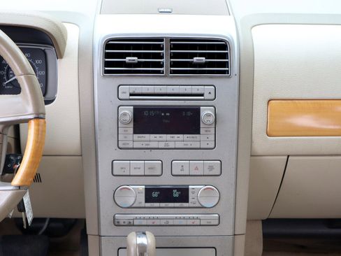 Used 2007 Lincoln MKX FWD image 17