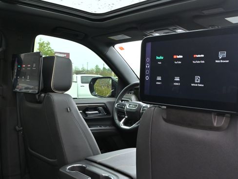 Used 2025 GMC Yukon Elevation w/ Elevation Premium Package image 11