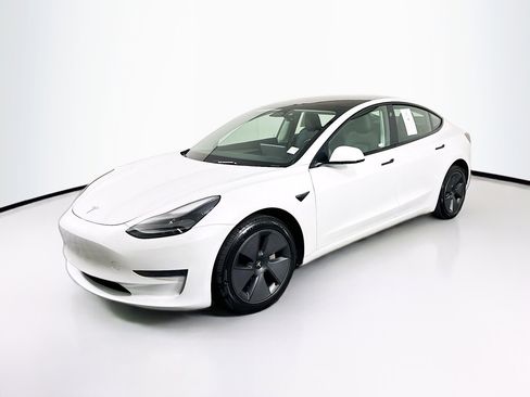 Used 2023 Tesla Model 3 Standard Range image 3