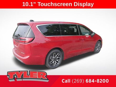 New 2027 Chrysler Pacifica Limited FWD image 8