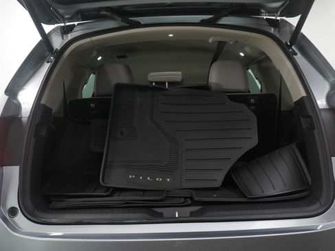 Used 2025 Honda Pilot EX-L image 18