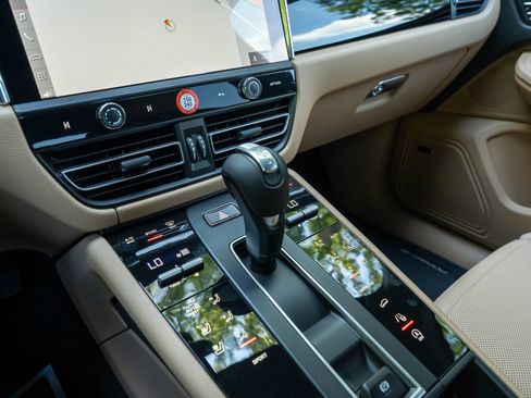 New 2026 Porsche Macan image 31