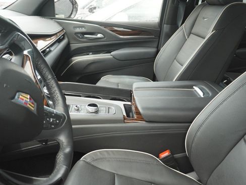 Used 2024 Cadillac Escalade Premium Luxury w/ Performance Package AWD/4WD image 7