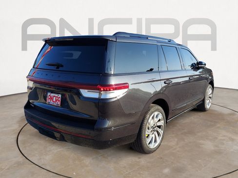 Used 2024 Lincoln Navigator Premiere AWD/4WD image 10