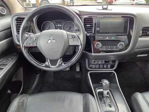 Used 2017 Mitsubishi Outlander SEL image 23