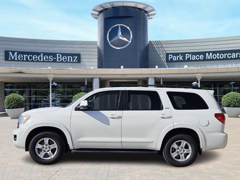 Used 2011 Toyota Sequoia SR5 image 3