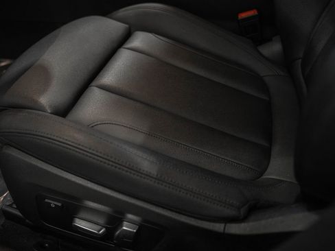 Used 2019 BMW 330i Sedan w/ Driving Assistance Package image 38