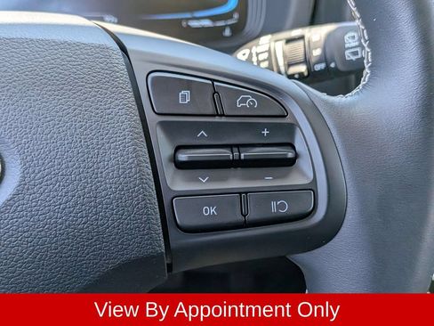 Used 2025 Hyundai Venue Limited FWD image 21