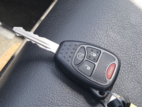 Used 2015 Jeep Compass Latitude FWD image 31