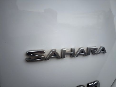 Used 2018 Jeep Wrangler Unlimited Sahara image 30