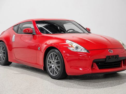 Used 2011 Nissan 370Z Coupe image 4