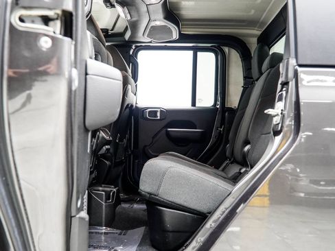 Used 2024 Jeep Gladiator Rubicon w/ Technology Group AWD/4WD image 50