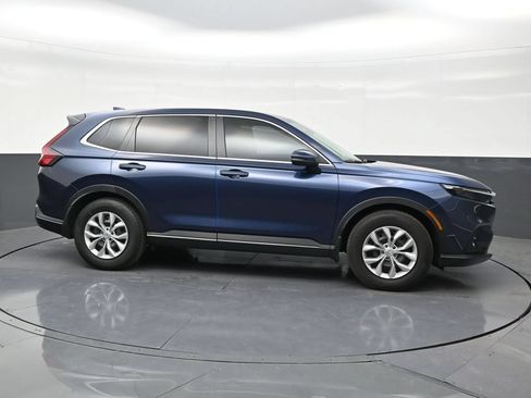 Used 2025 Honda CR-V LX image 6