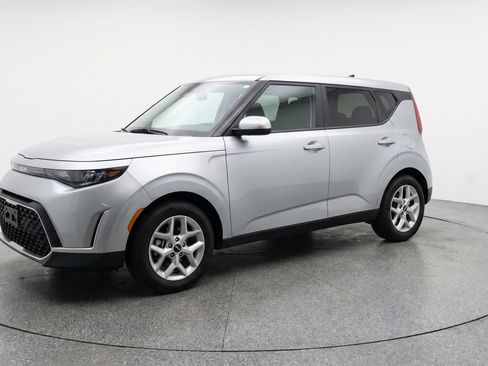 Used 2025 Kia Soul LX w/ LX Technology Package FWD image 3