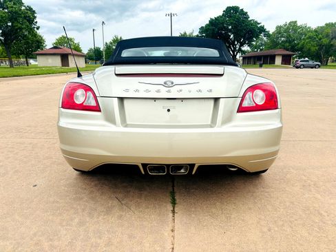 Used 2006 Chrysler Crossfire Limited image 26