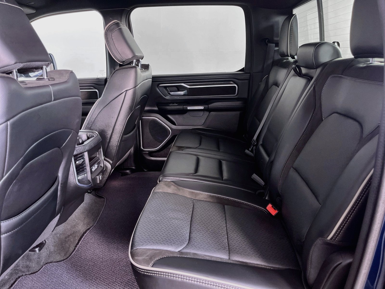 Used 2023 RAM 1500 Laramie AWD/4WD image 32