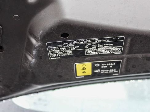 Used 2020 Volvo XC60 T5 Momentum w/ Protection Package Premier image 35