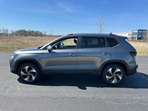 New 2026 Volkswagen Taos SE AWD/4WD image 4