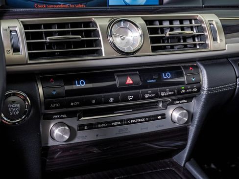Used 2013 Lexus LS 460 AWD w/ Comfort Pkg image 24