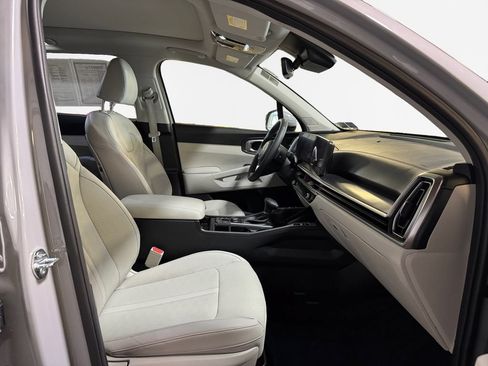 Certified 2024 Kia Sorento S w/ Panoramic Sunroof Package AWD/4WD image 26