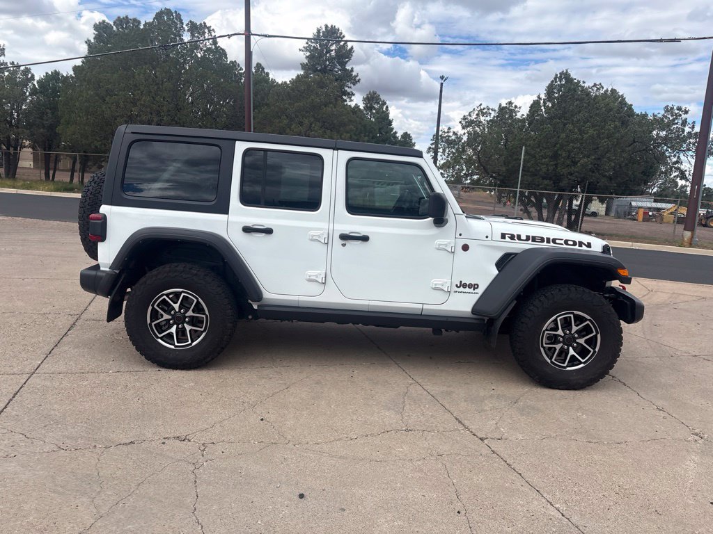 Used 2024 Jeep Wrangler Unlimited Rubicon w/ Convenience Group AWD/4WD image 8