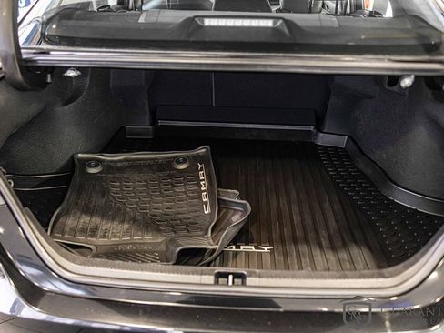 Used 2020 Toyota Camry XLE image 16