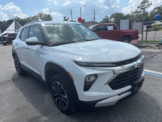 Used 2025 Chevrolet TrailBlazer LT AWD/4WD image 1