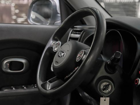 Used 2019 Kia Soul + FWD image 13
