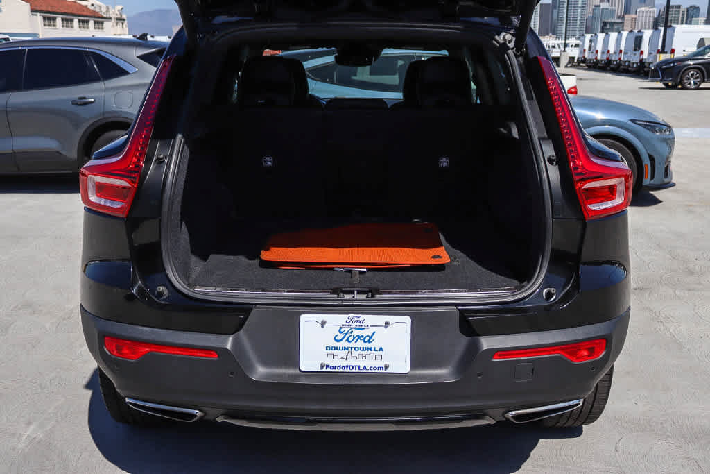Used 2019 Volvo XC40 T5 R-Design AWD/4WD image 32