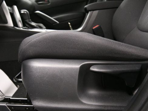 Certified 2023 Toyota Corolla Cross LE image 10