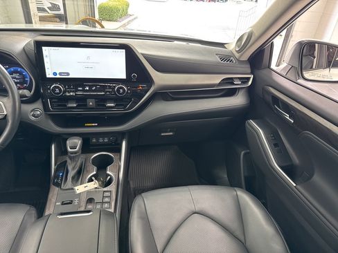 Used 2023 Toyota Highlander Limited image 46