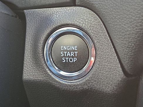 Used 2025 Toyota RAV4 XLE image 20